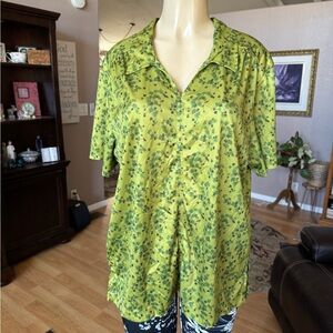 Sara Morgan shades of green short sleeve Vneck blouse-size XL